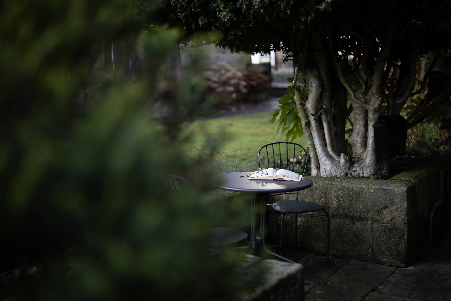 Garden table with an open book at 46 Church Street, Ashbourne