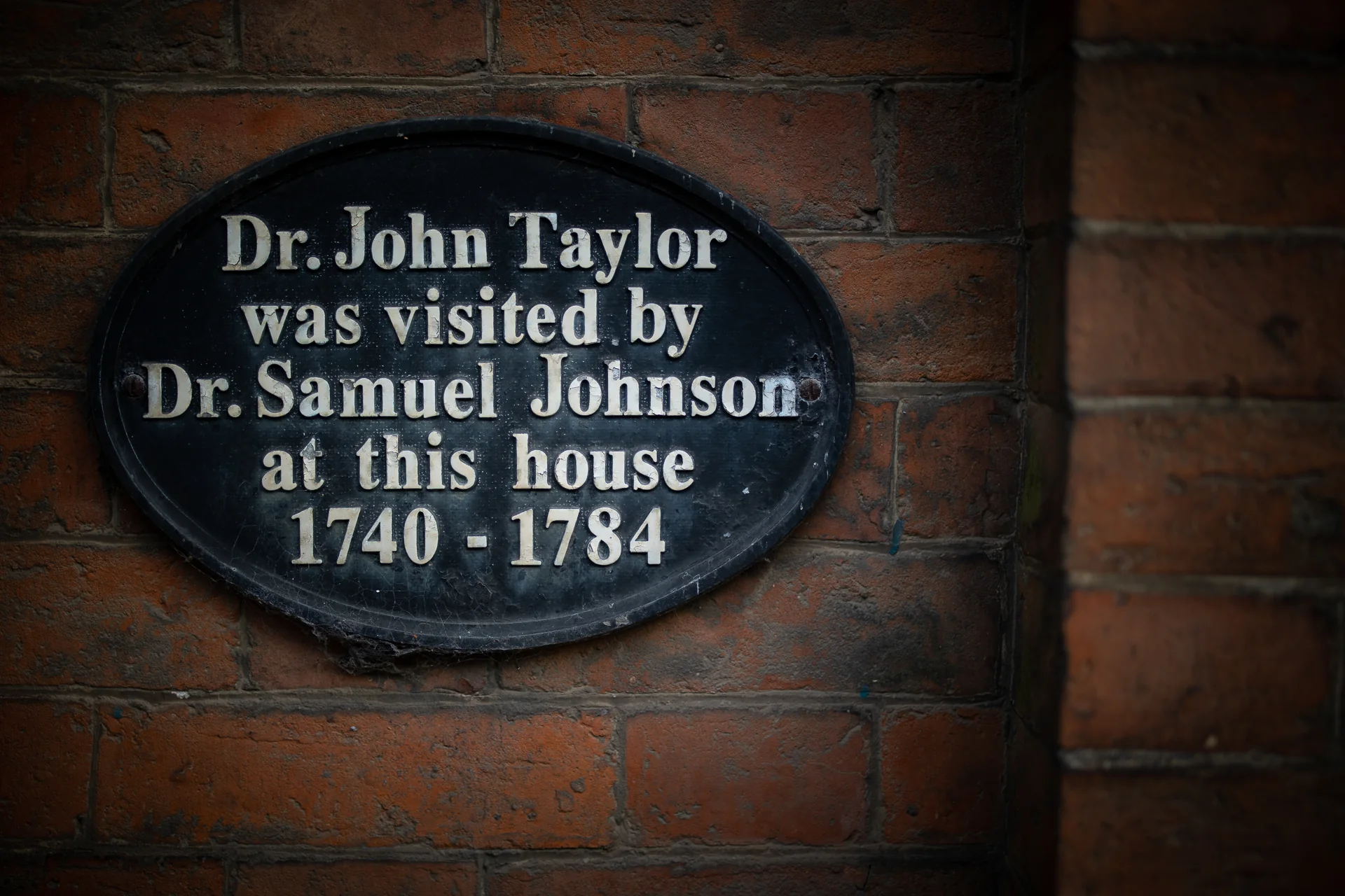 Historic plaque commemorating visits by Dr Samuel Johnson to Dr John Taylor